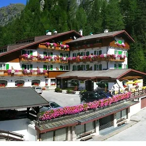 Roy Hotel Malga Ciapela